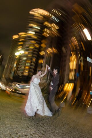 ワタベウェディング福岡フォトスタジオ_夜景フォト（タワーや街中で昼間とは違った特別な撮影を）
