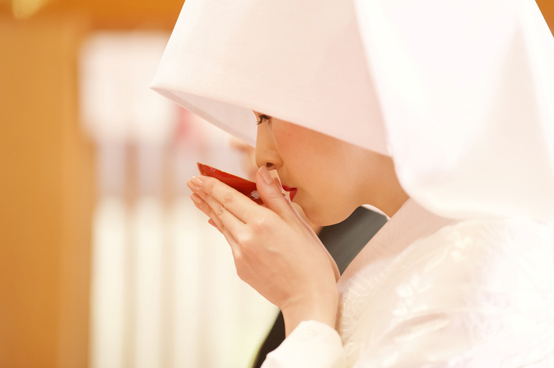 厳かに、10項目の儀式を雅楽と共に行います。