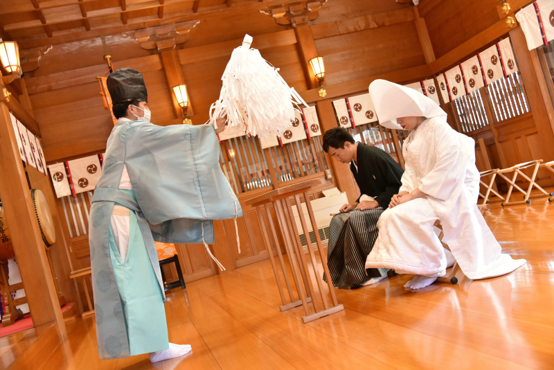 厳かに結婚奉告祭から。