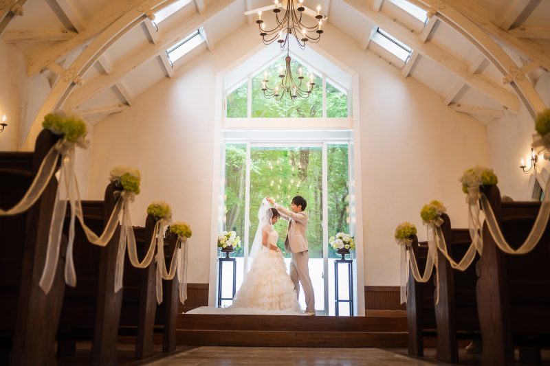 人前式は、素敵な司婚者が二人を祝福してくれます