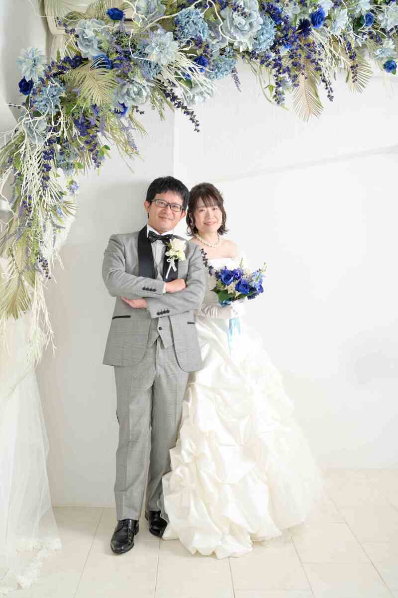 フラワーアーチの下で。