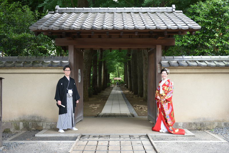 ウエディングサロンリーベルミースタジオ_庭園で撮影できる