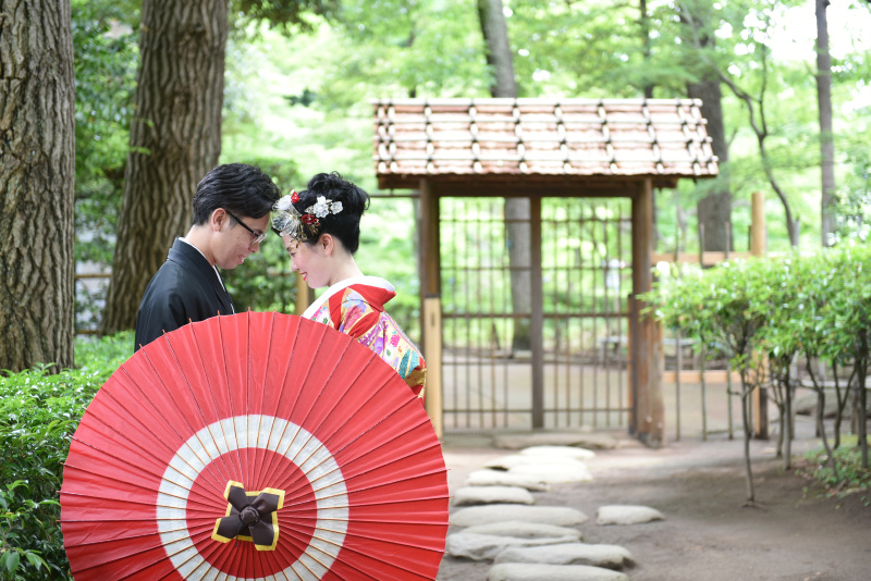 ウエディングサロンリーベルミースタジオ_庭園で撮影できる