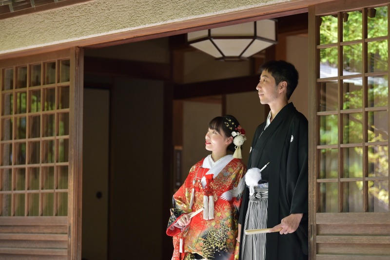 ウエディングサロンリーベルミースタジオ_庭園で撮影できる