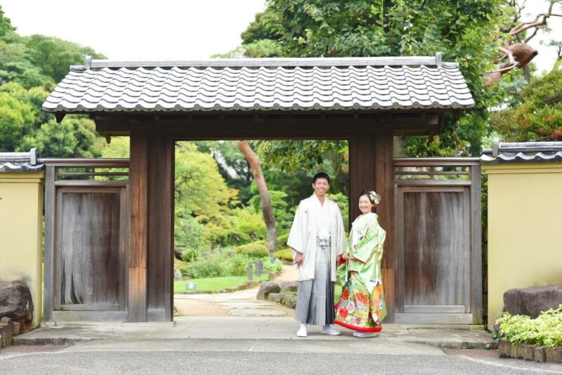 ウエディングサロンリーベルミースタジオ_庭園で撮影できる