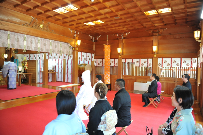 【11月挙式】ご家族と一緒に神社にて神前式(白無垢・綿帽子)+境内ロケーションフォト(色打掛)180カット全データ付き 初穂料込