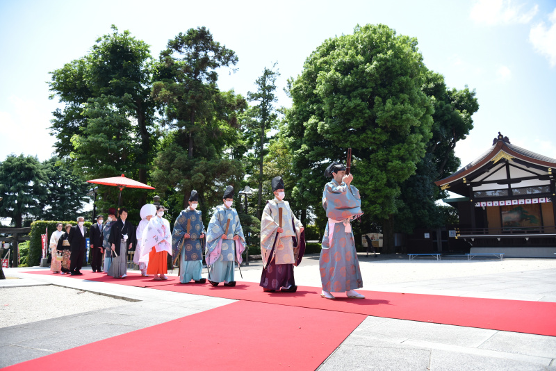 【11月挙式】ご家族と一緒に神社にて神前式(白無垢・綿帽子)+境内ロケーションフォト(色打掛)180カット全データ付き 初穂料込
