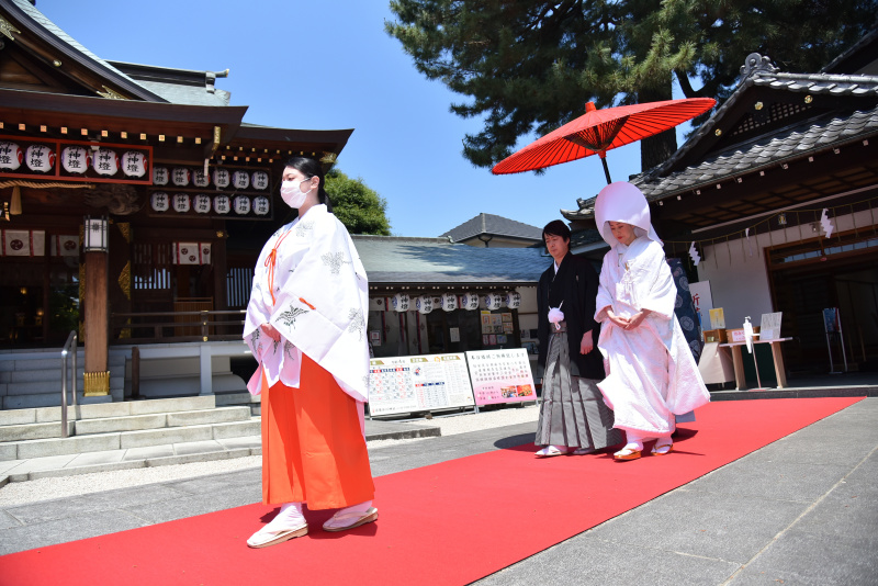 【11月挙式】ご家族と一緒に神社にて神前式(白無垢・綿帽子)+境内ロケーションフォト(色打掛)180カット全データ付き 初穂料込