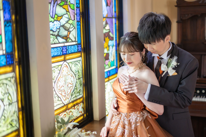 カラードレスにも合うステンドグラス