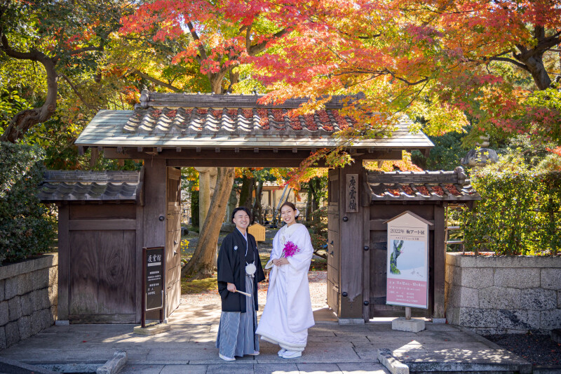 鮮やかな紅葉と共に