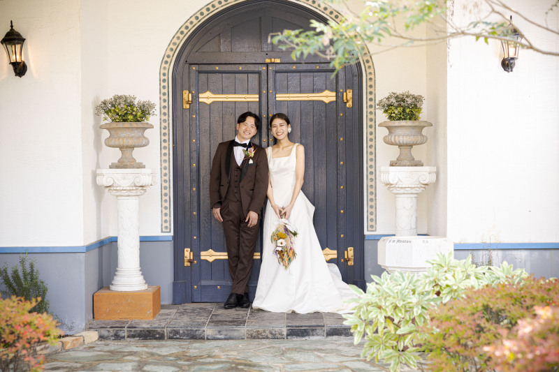 チャペルの扉で1ショット