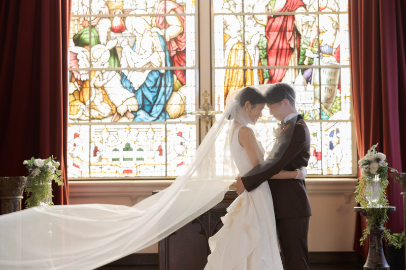 明るいチャペルでの撮影