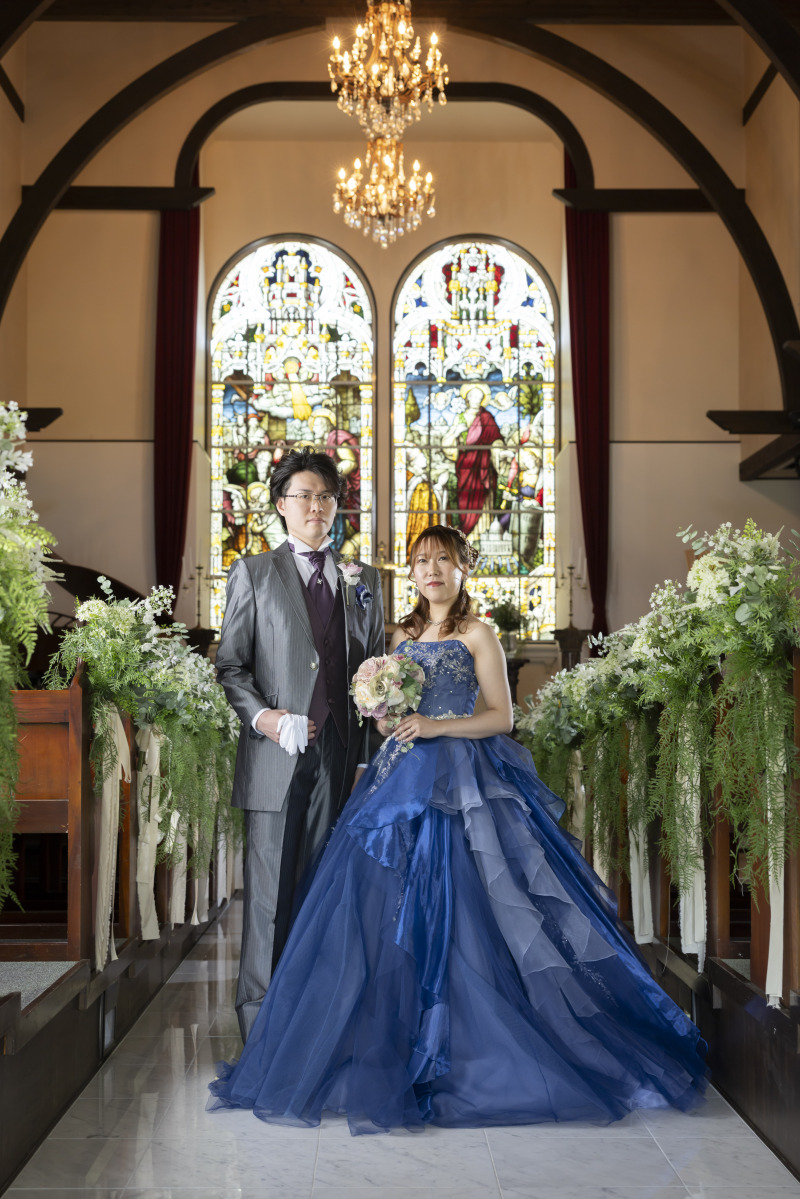 チャペルでの厳かな時間と、ふとこぼれる笑顔