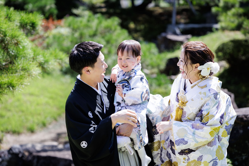 小さな主役の登場でパパママの顔へ