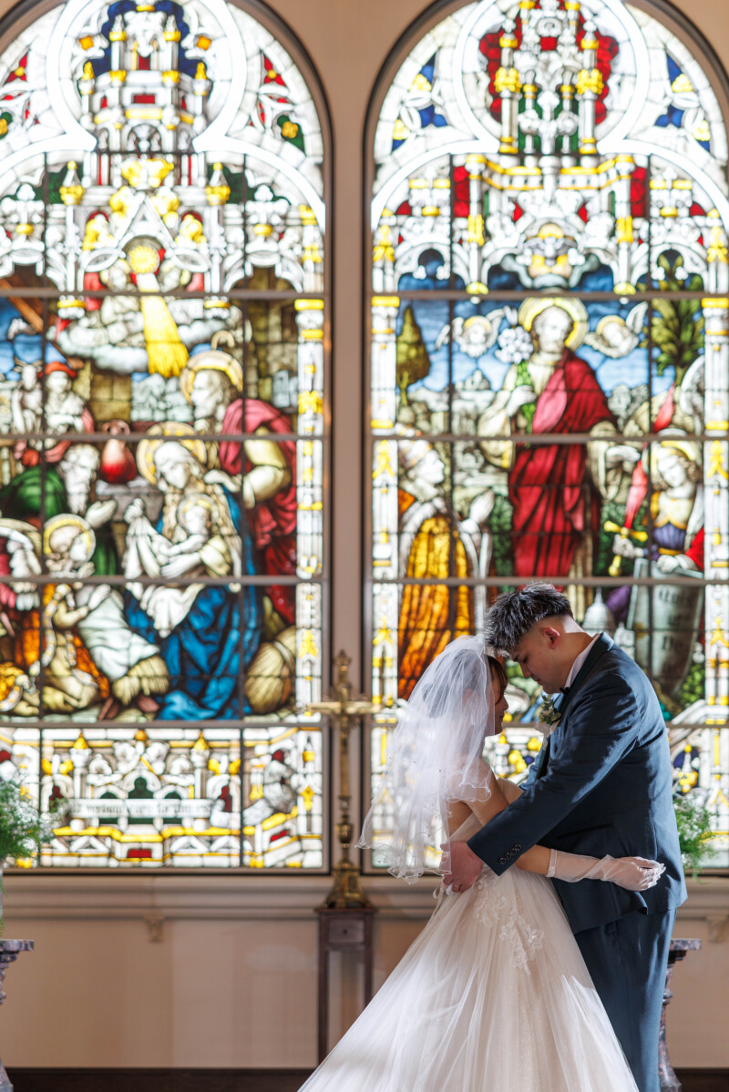 【輝く大きなステンドグラスに包まれて】チャペル+館内ロケ&ガーデン撮影《多彩なシーンで撮影できる♪》洋装1点(米原スタジオ)