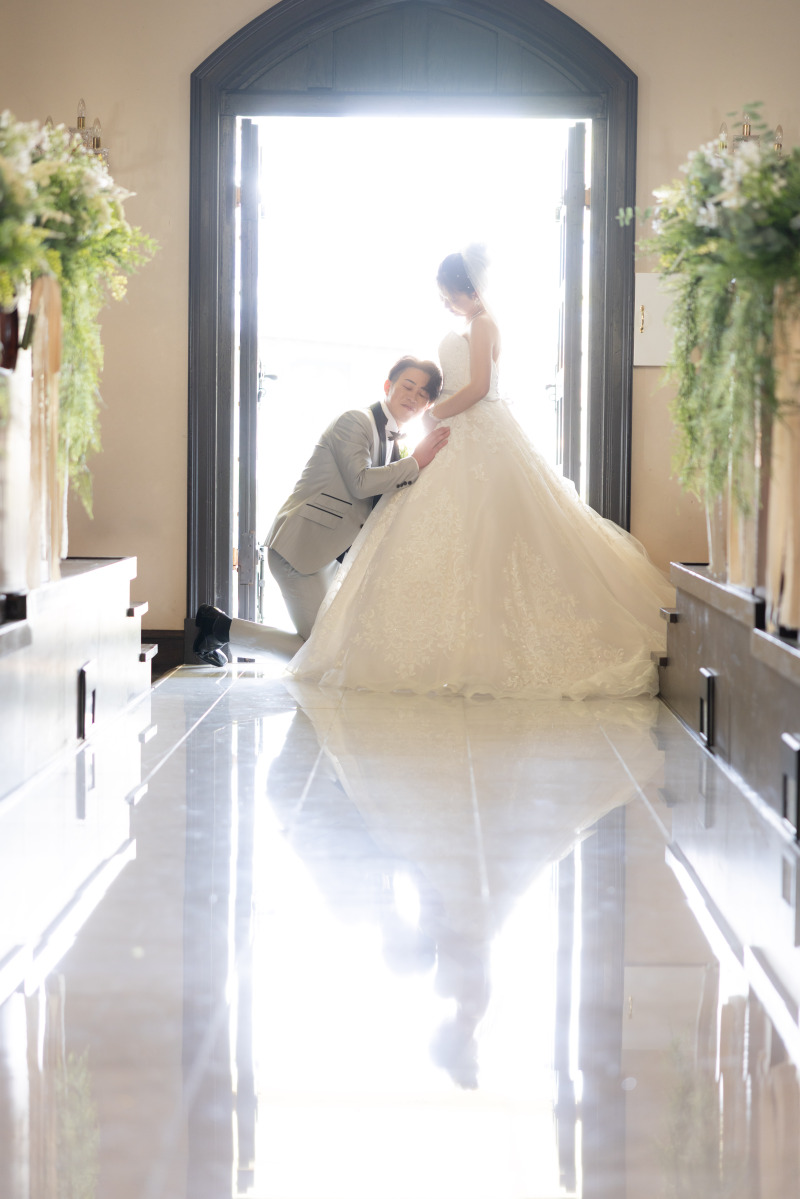 【輝く大きなステンドグラスに包まれて】チャペル+館内ロケ&ガーデン撮影《多彩なシーンで撮影できる♪》洋装1点(米原スタジオ)