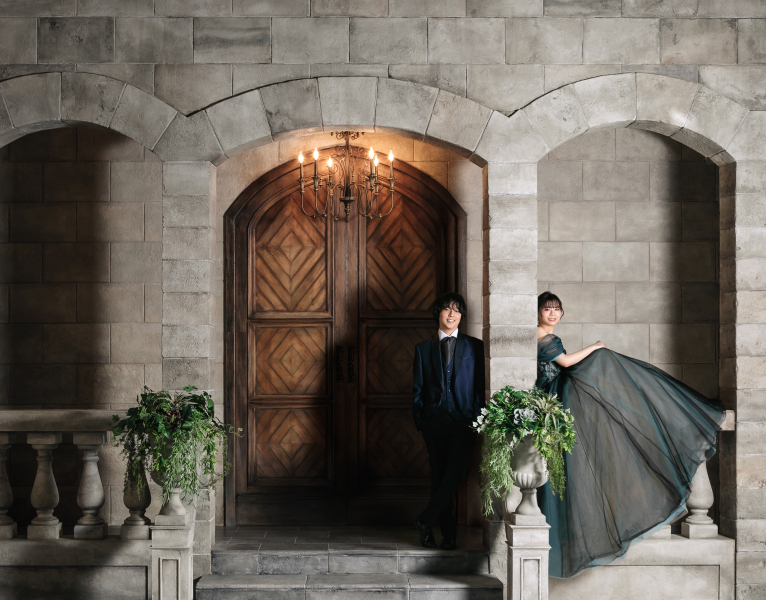 深緑のカラードレスでオシャレに