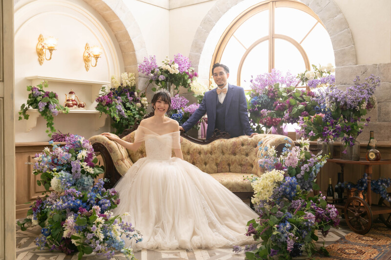 ソファに座って