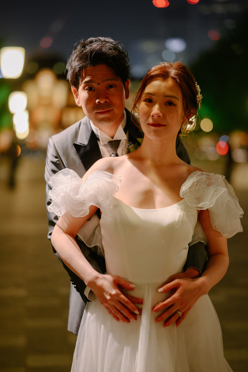 東京駅でバックハグ♡