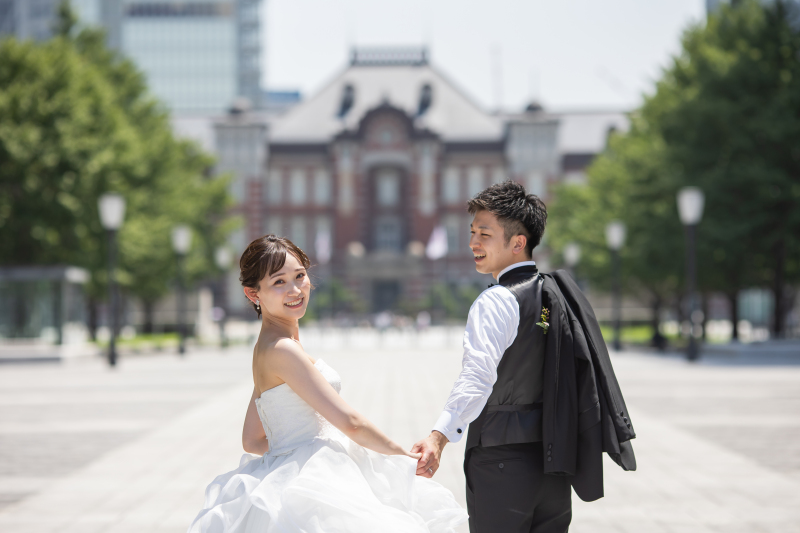 東京駅の前で・・