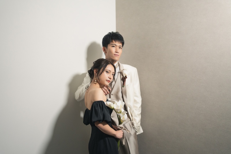 ブラックドレスでスタジオ撮影