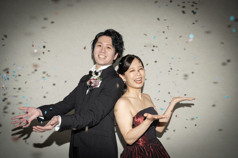 キラキラのコンフェッティでパーティーみたいな一枚