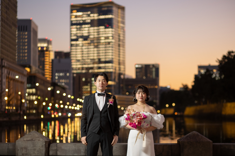 和田倉門のお濠を背景に