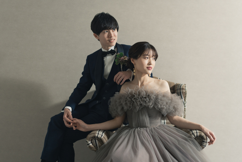 グレージュのお洒落なカラードレス♪