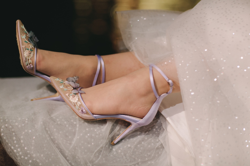 華奢なヒールでのお足もとショット♡