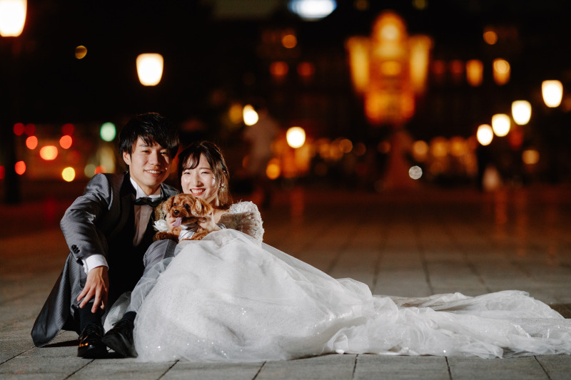東京駅前でお座りショット！