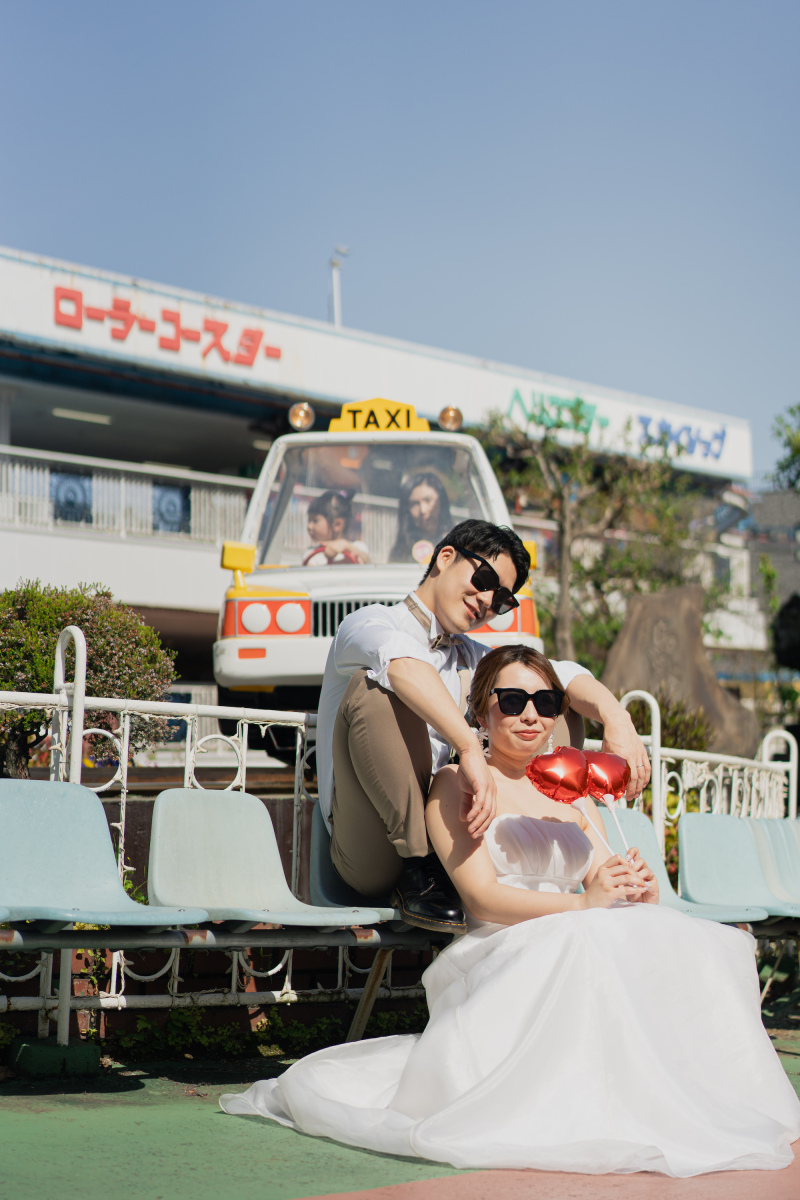 やんちゃなポーズでレトロ&クール！