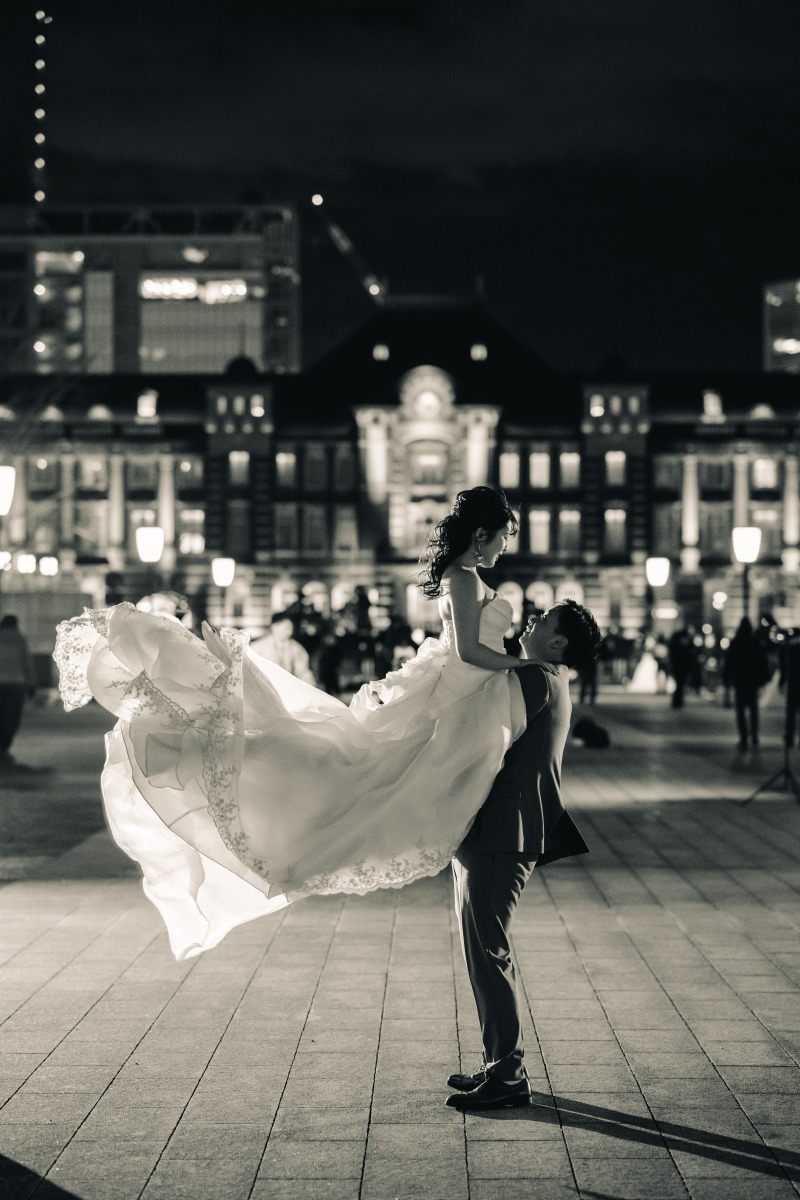 ハグショットをモノクロ加工で