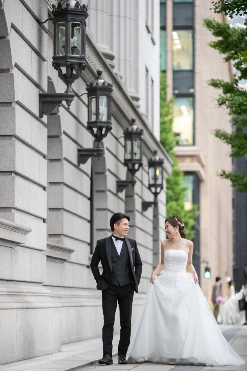 明治安田生命館の白壁前