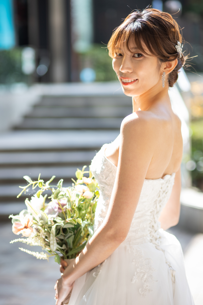 逆光で輝くご新婦