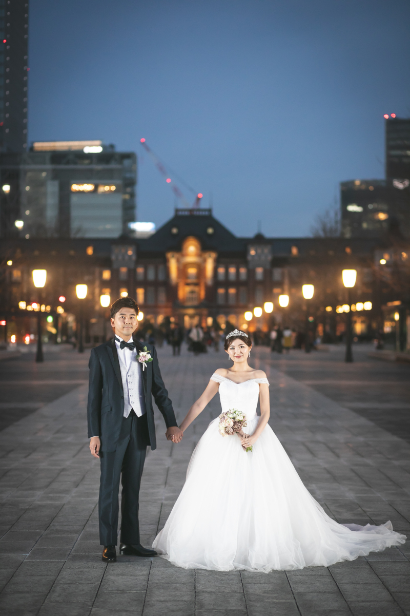 東京駅前で、王道の一枚。