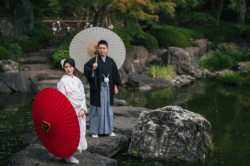 番傘で美しい色を入れて