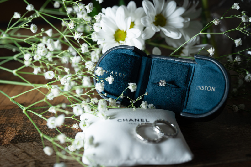 まずは結婚指輪の物撮りから