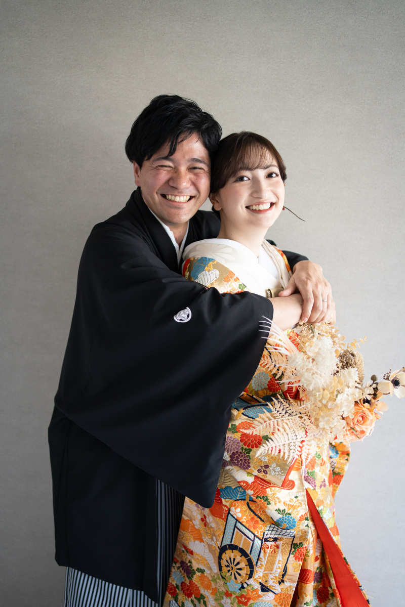 幸せいっぱいのバックハグショット♡