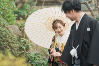 シックな黒い色打掛とブラックドレスがお似合いのご新婦