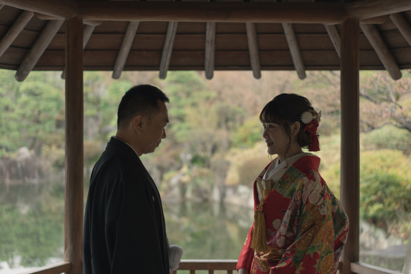 日本庭園のあずま屋にて