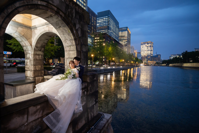 洋装に着替えてロマンチックな雰囲気で