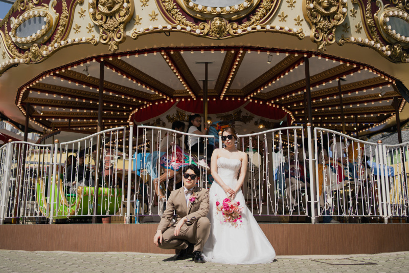 メリーゴーランド前で