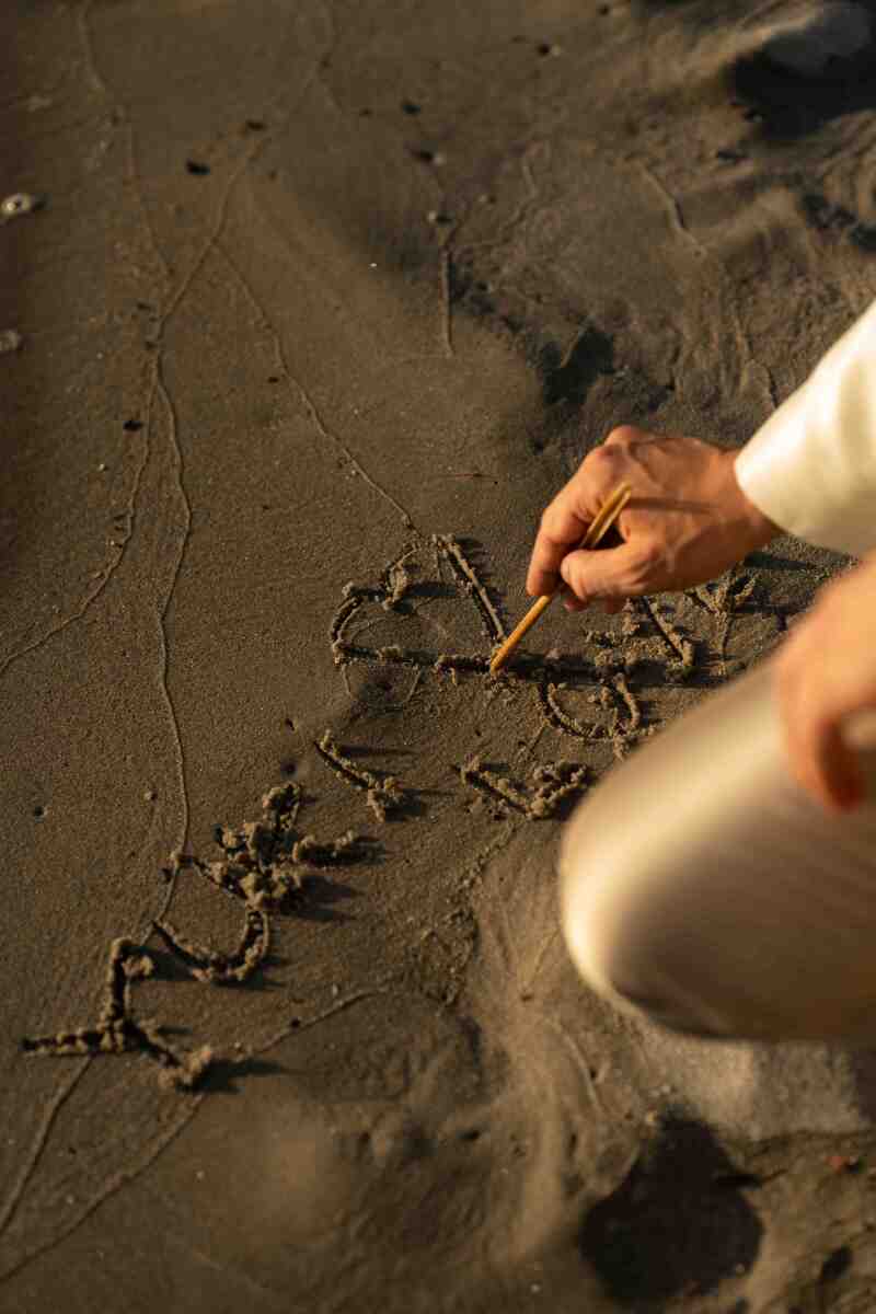 砂浜にカキカキ♪