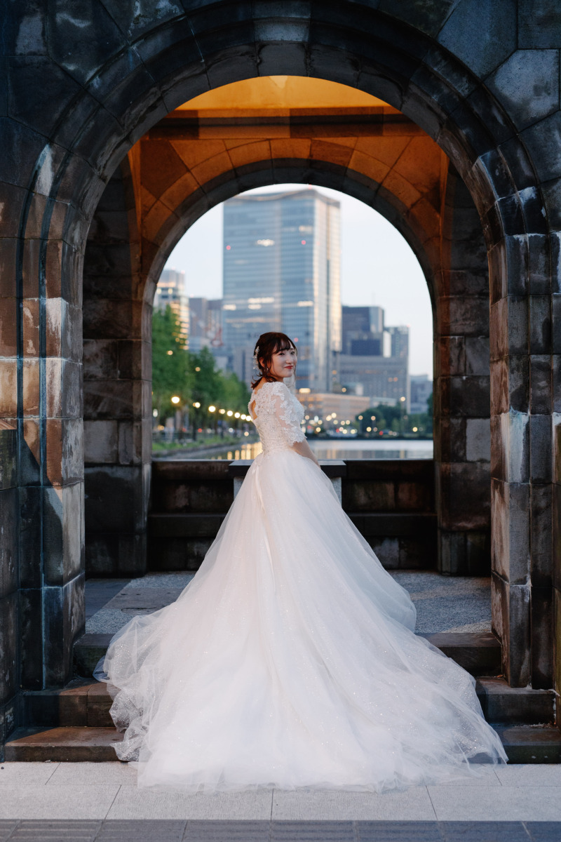 長いドレスを活かして