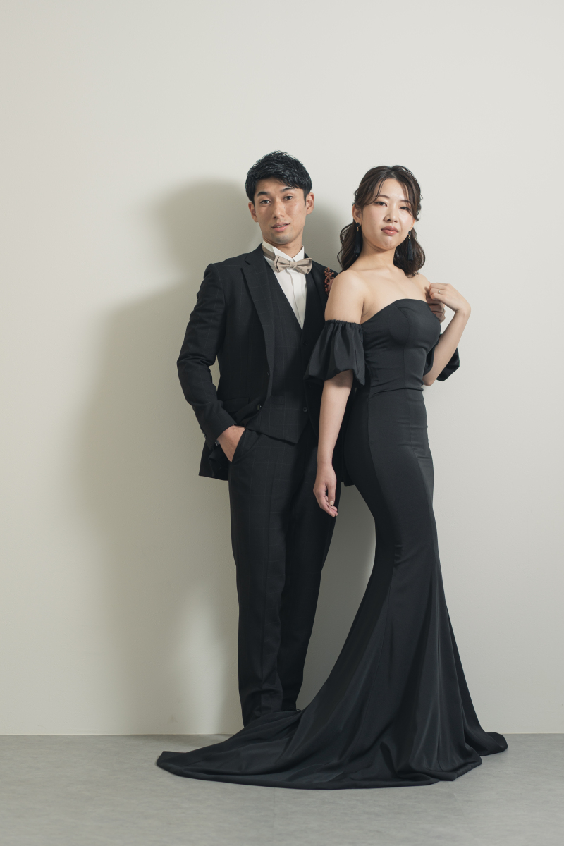 シックなブラックドレス