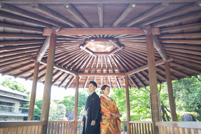 日本庭園のあずまやにて