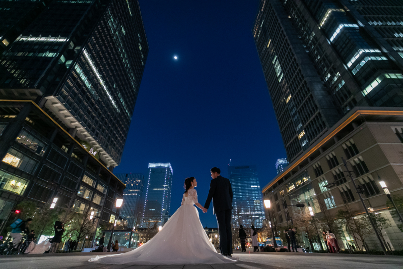 お月さまに照らされたお二人