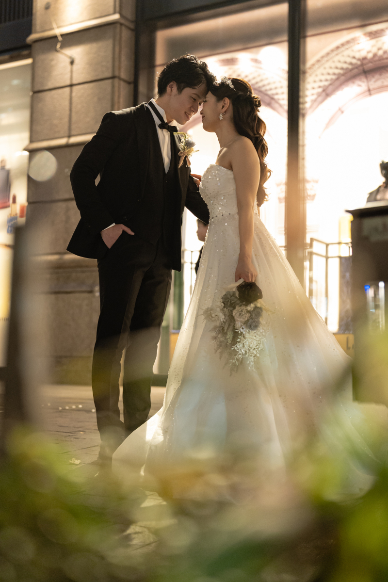 グリーン越しのお二人はまるで映画のワンシーンの様