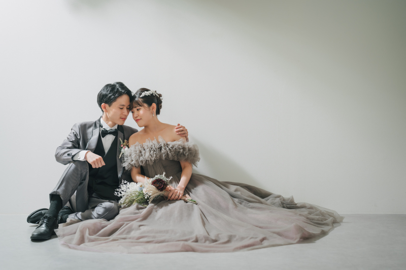 スタジオなら座ってのショットも