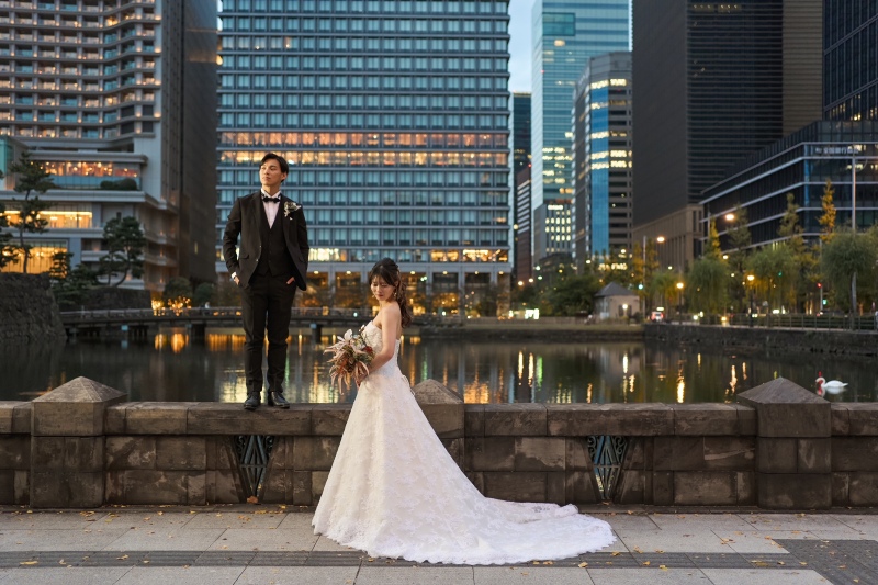 和田倉門近くのお堀でパレスホテルを背景に